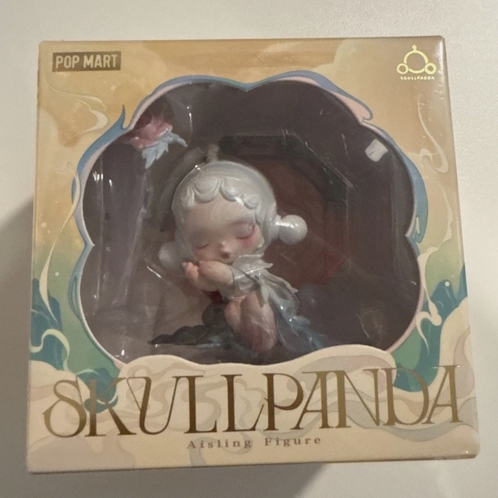 Skullpanda Aisling Figure - White and Blue